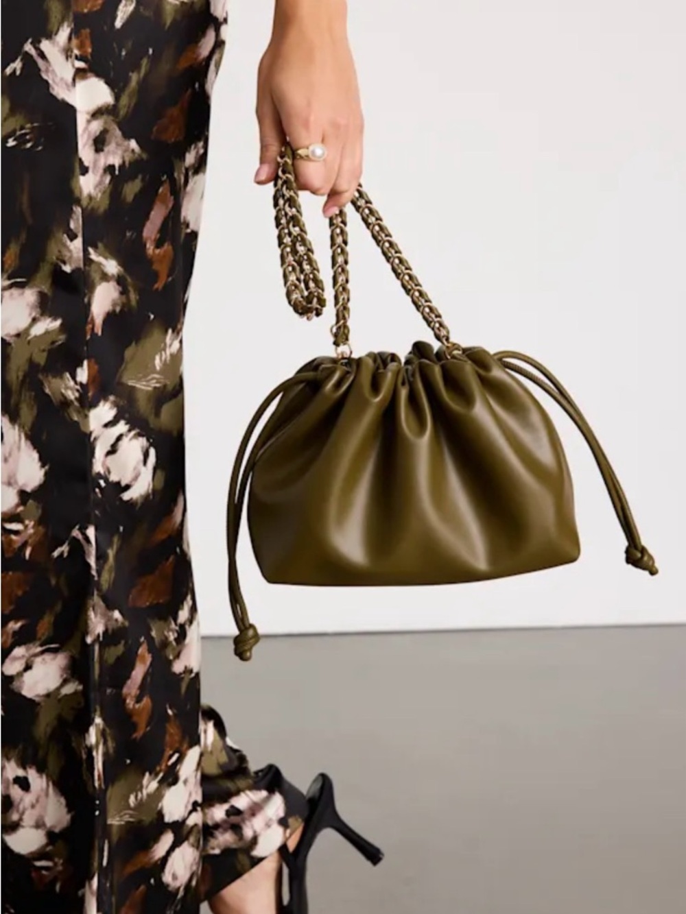 Lulu’s Olive Drawstring Pouch Shoulder Bag with Chain Strap - Picture 2 of 8